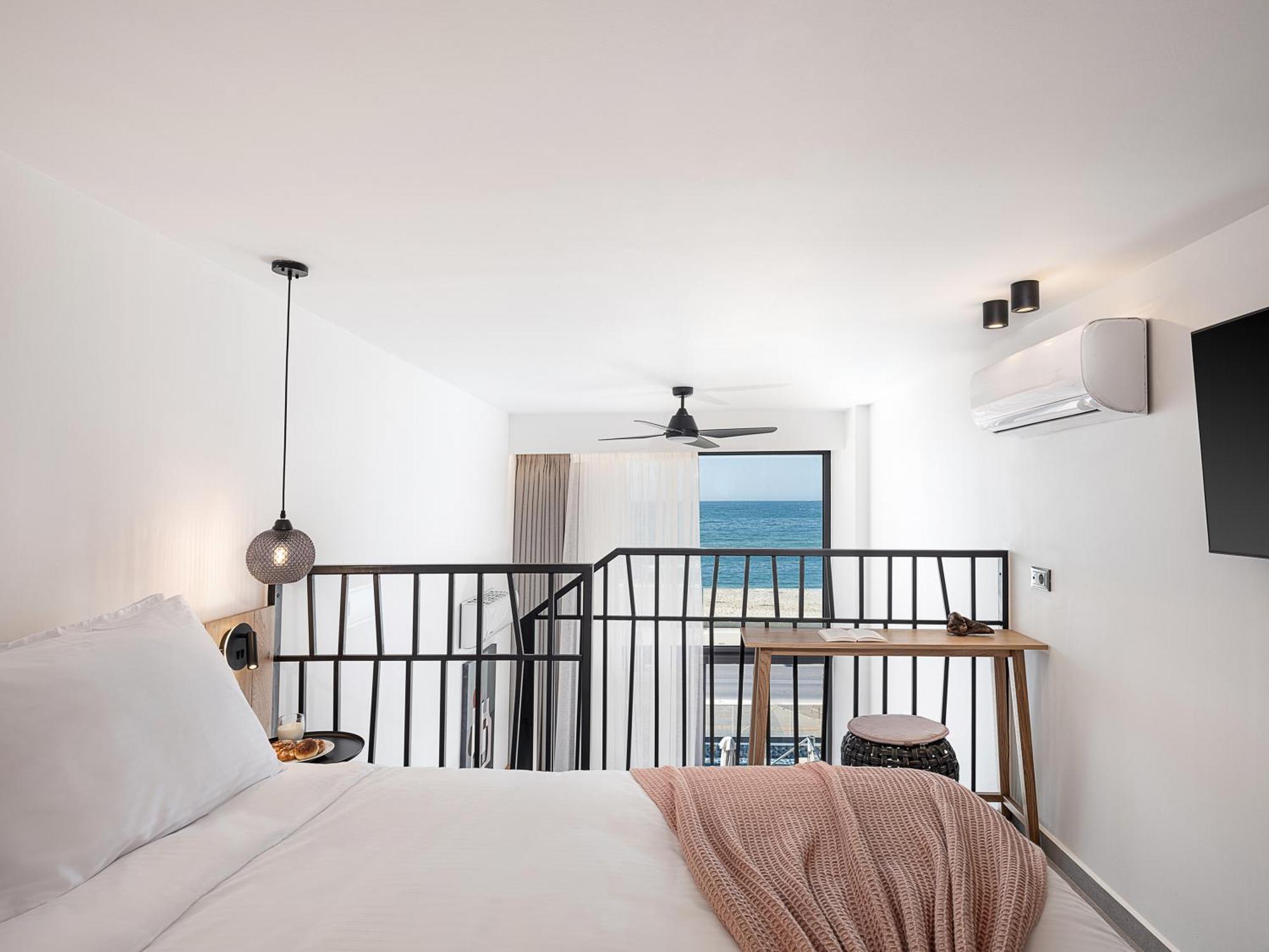 Calla Luxury Seafront Suites Rethymno  Ngoại thất bức ảnh