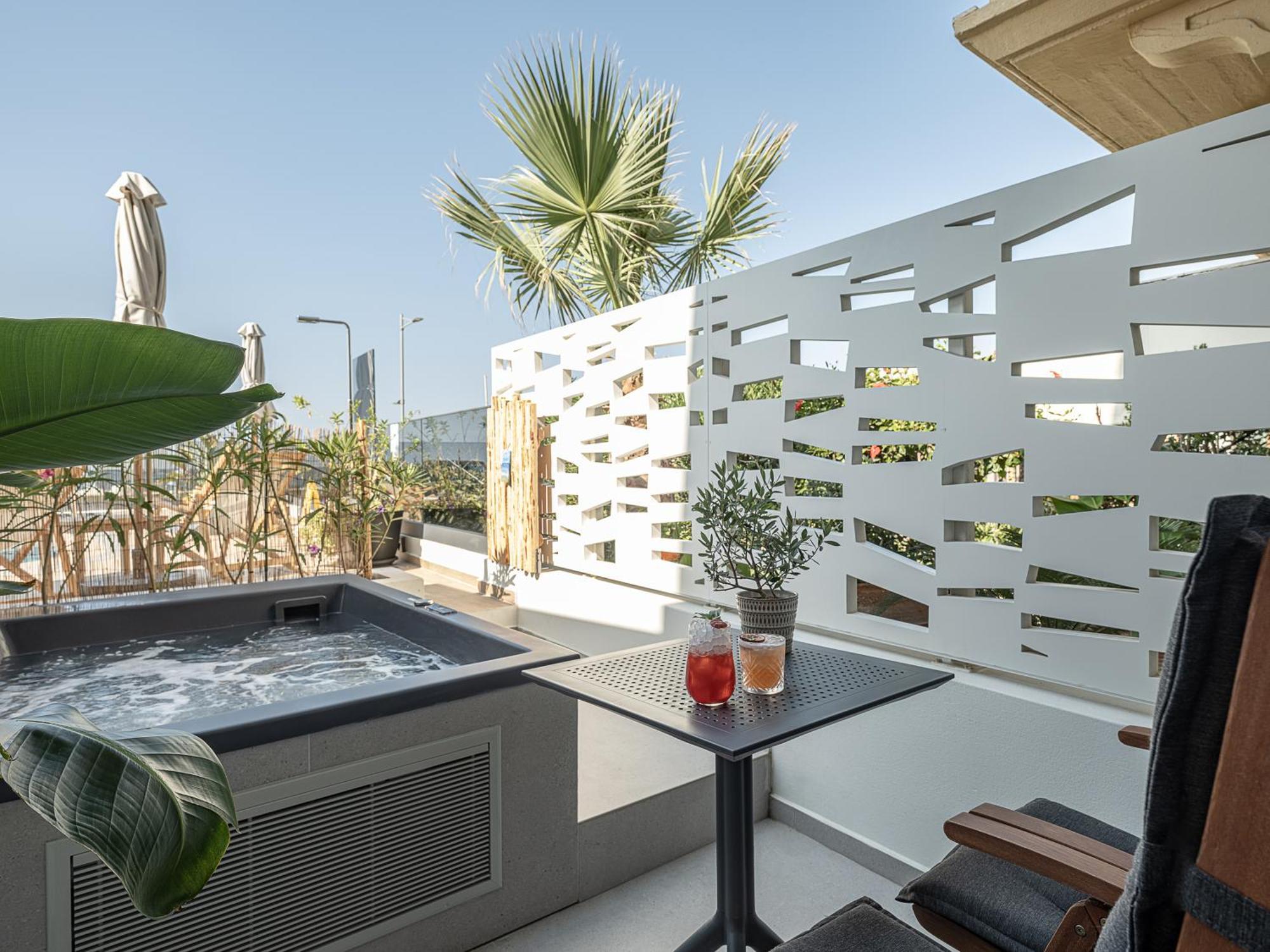 Calla Luxury Seafront Suites Rethymno  Ngoại thất bức ảnh